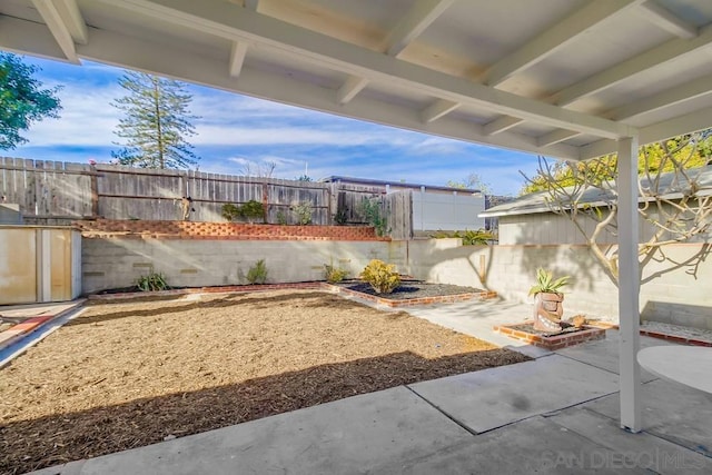 view of yard featuring a patio area