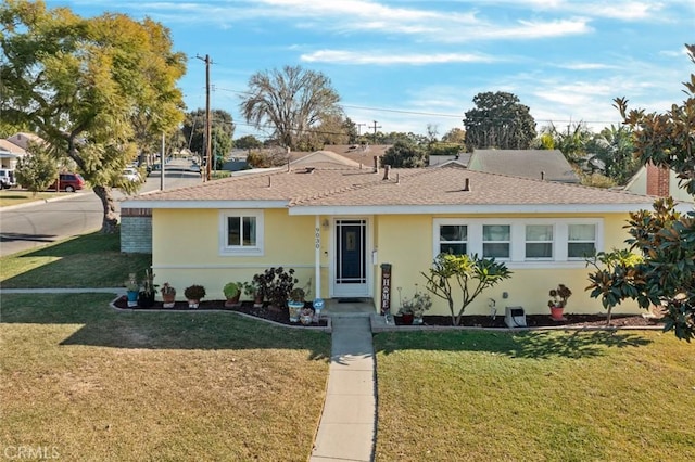 ranch-style home with a front yard