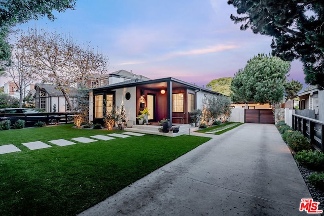 view of front of house featuring a yard