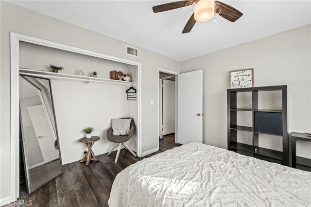 bedroom with dark wood-type flooring, a closet, and ceiling fan