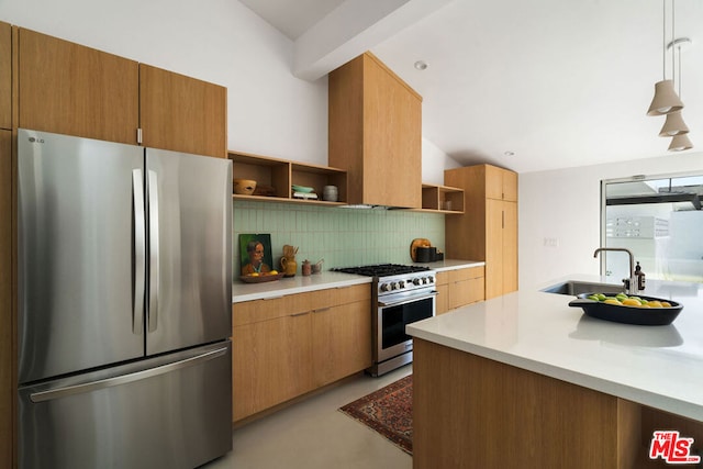 kitchen with stainless steel appliances, tasteful backsplash, sink, hanging light fixtures, and vaulted ceiling