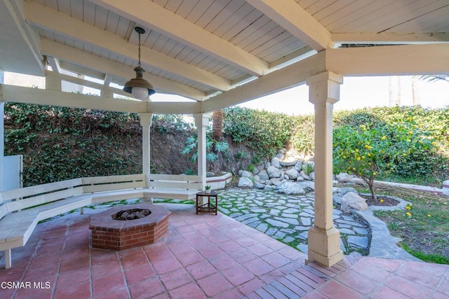 view of patio with ceiling fan and a fire pit