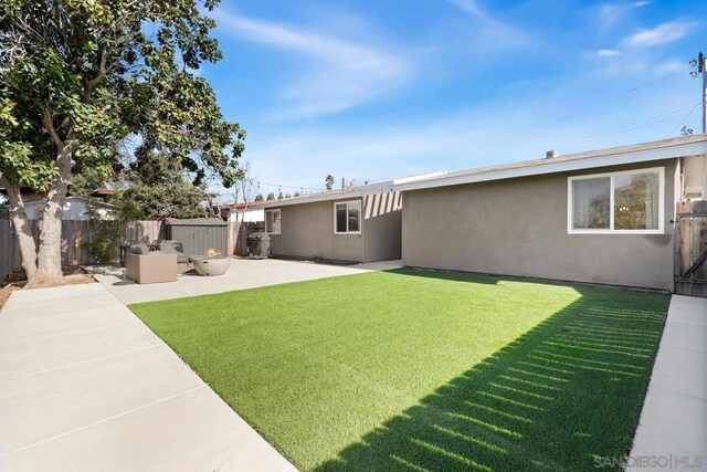 view of yard with a patio area