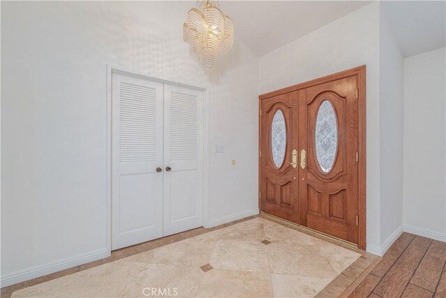 entryway with a notable chandelier