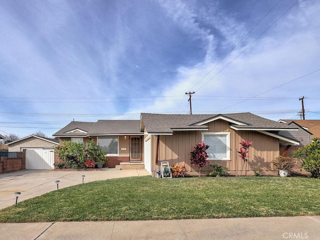 ranch-style home with a front yard