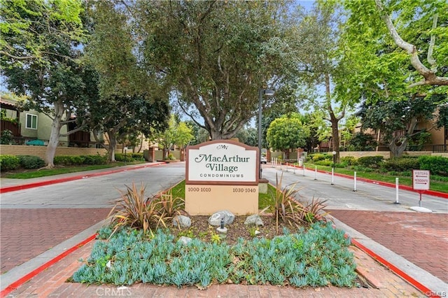 view of community / neighborhood sign