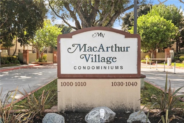 view of community / neighborhood sign