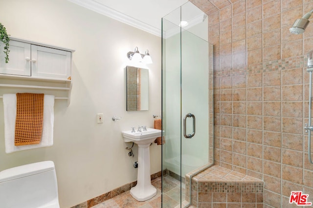 bathroom featuring a shower with shower door, ornamental molding, and toilet