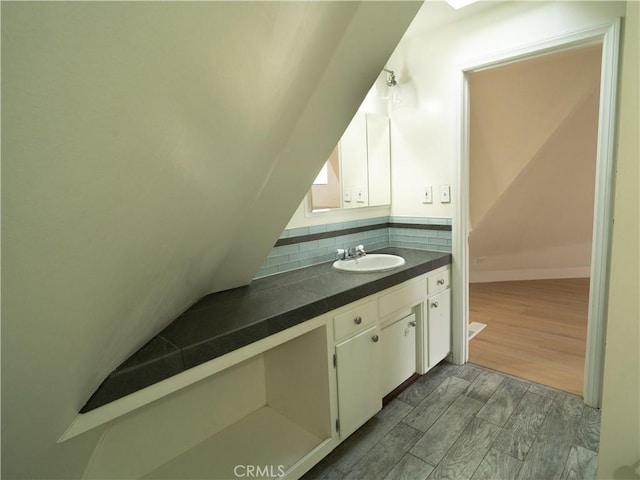 bathroom with tasteful backsplash and vanity