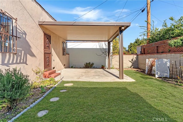 view of yard featuring a patio area