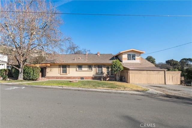 view of front of home with a front lawn