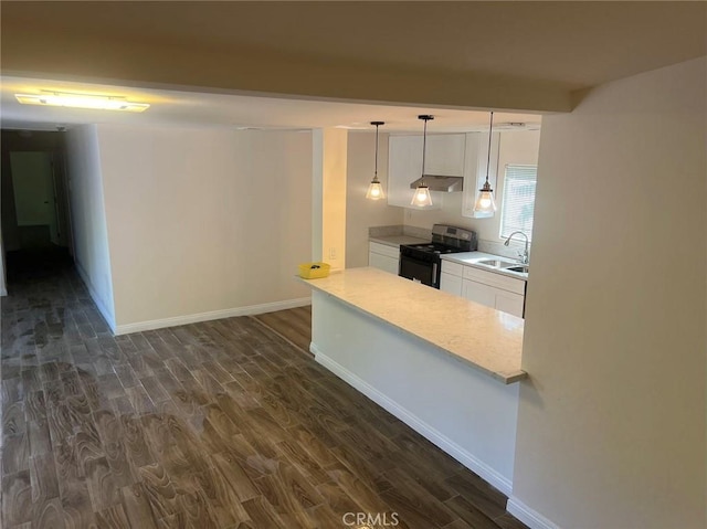 kitchen featuring sink, white cabinets, stainless steel electric range oven, dark hardwood / wood-style flooring, and decorative light fixtures