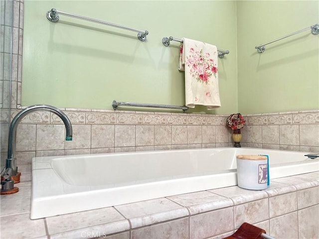 bathroom featuring a bathtub