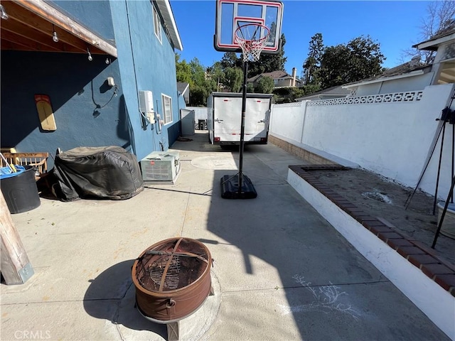 view of patio featuring an outdoor fire pit