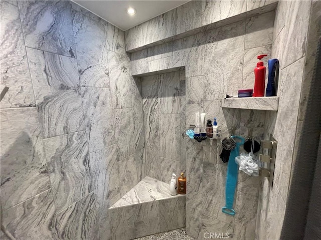 bathroom featuring a tile shower