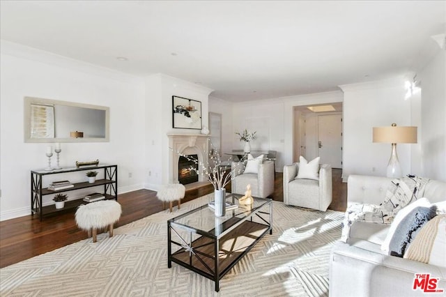 living room featuring hardwood / wood-style flooring and crown molding