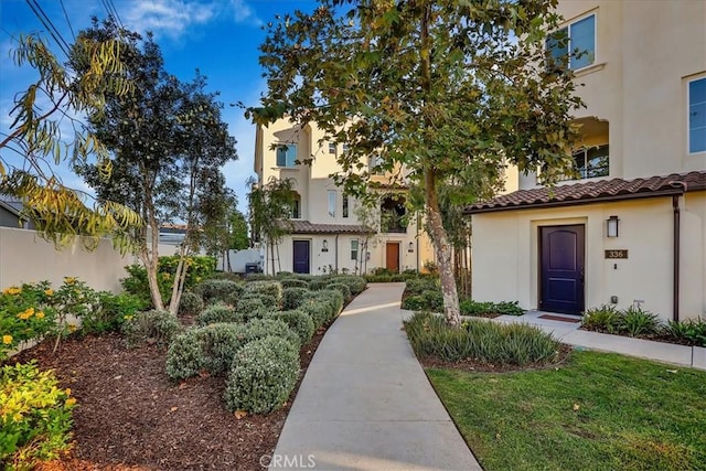 view of front of house with a front yard