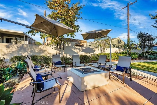 view of patio featuring an outdoor fire pit