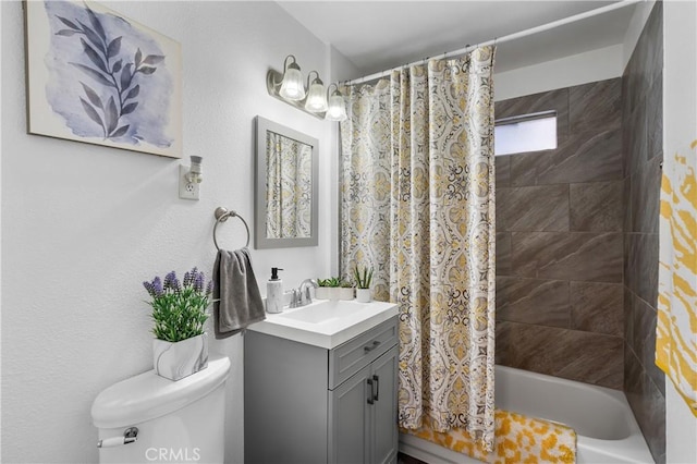 full bathroom featuring shower / bath combo with shower curtain, toilet, and vanity