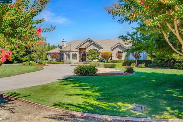 view of front of home featuring a front lawn