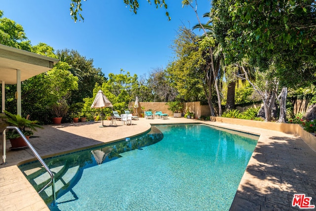 view of swimming pool featuring a patio