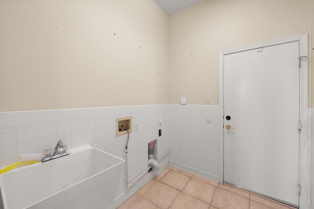 washroom with sink, hookup for a washing machine, and light tile patterned flooring