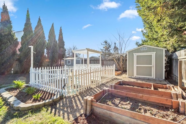 view of yard featuring a storage shed