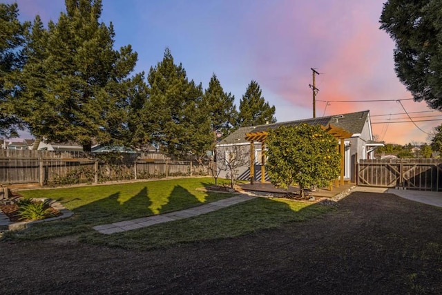 view of yard at dusk