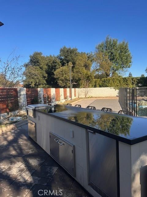 view of patio / terrace featuring an outdoor kitchen