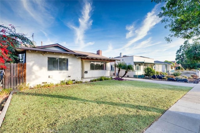 single story home featuring a front yard