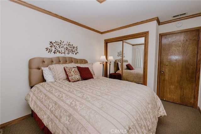 bedroom featuring crown molding, a closet, and carpet