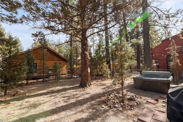 view of yard featuring a hot tub