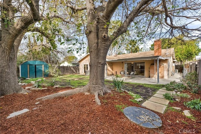 view of yard featuring a patio area