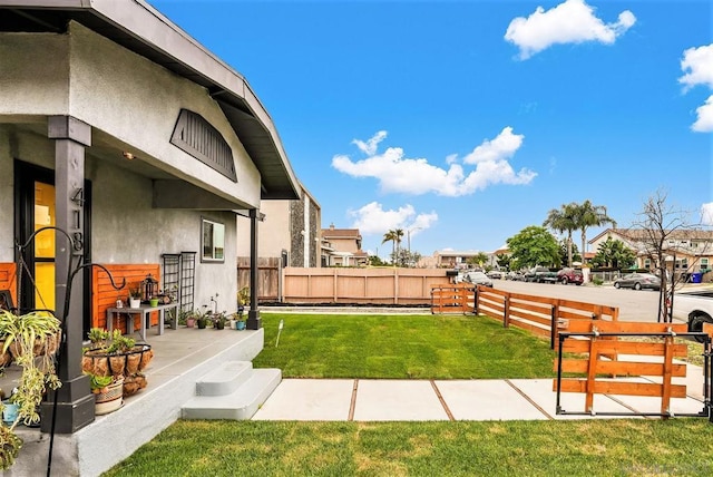 view of yard featuring a patio area