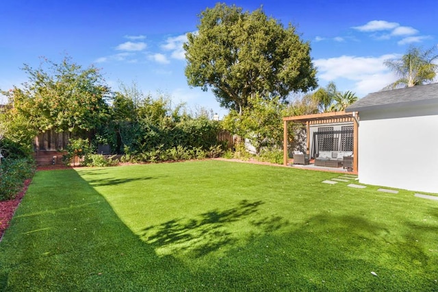 view of yard featuring a pergola