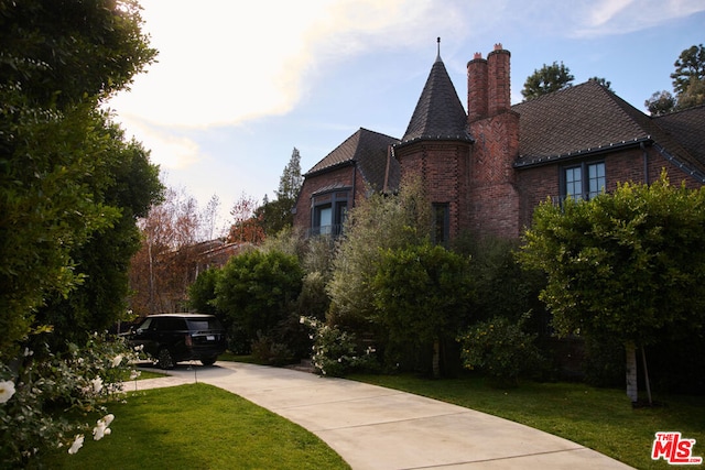 view of community featuring a lawn