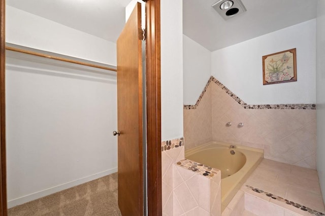 bathroom with tiled tub