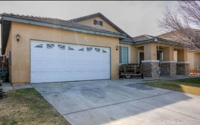 view of front facade featuring a garage