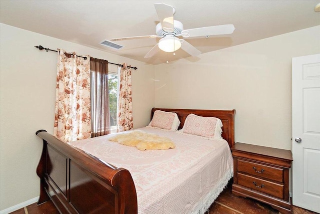 bedroom with ceiling fan