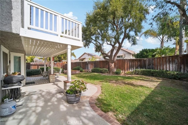 view of yard with a patio area