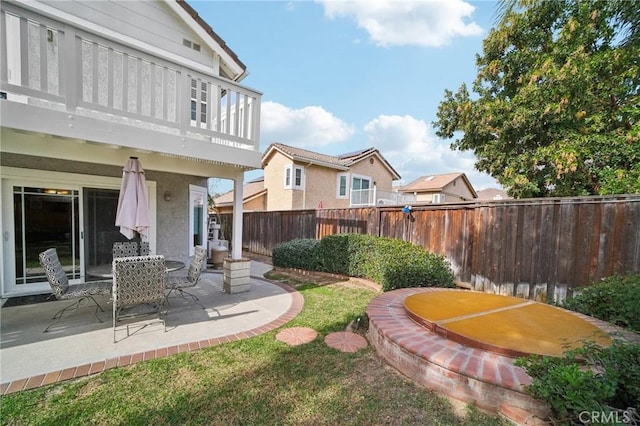 view of yard featuring a patio