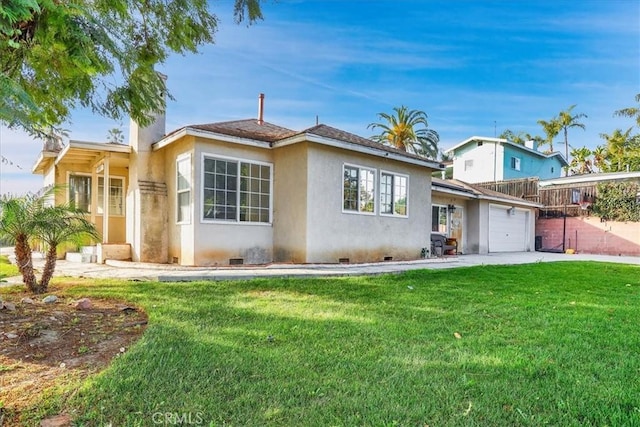 view of front facade featuring a garage and a front yard