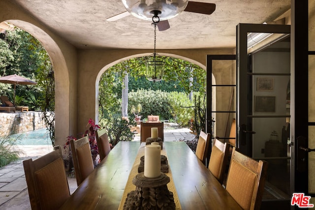 dining space with ceiling fan