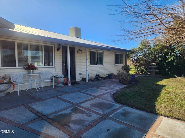 back of house featuring a yard