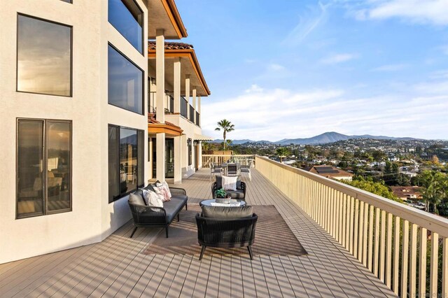 exterior space featuring outdoor lounge area