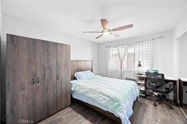 bedroom featuring ceiling fan