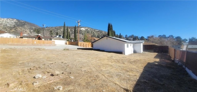 view of yard with a mountain view