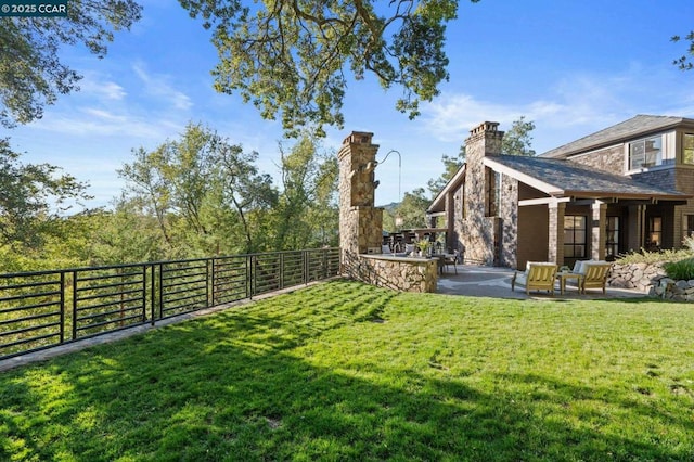 view of yard featuring a patio