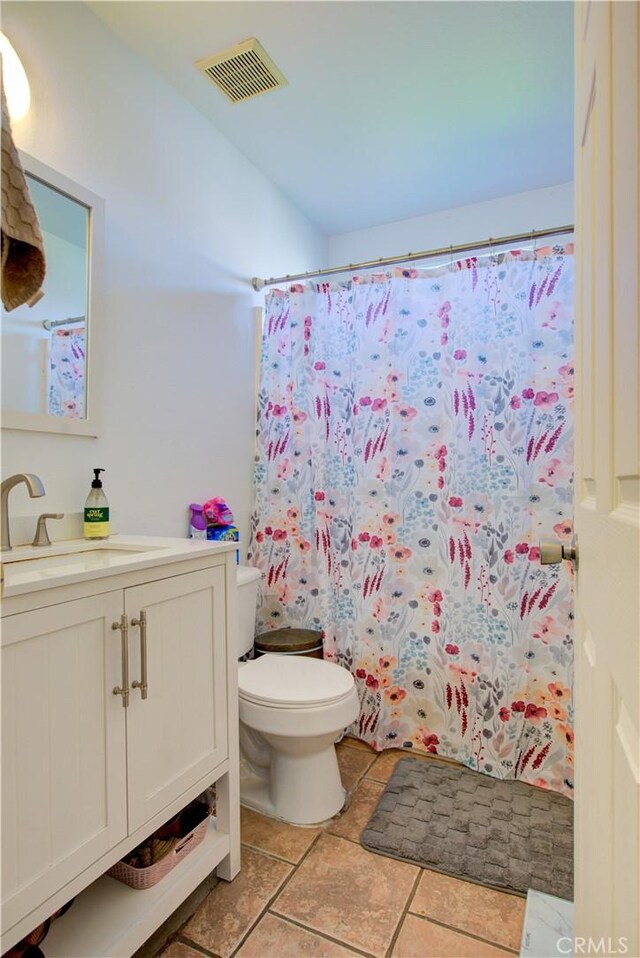 bathroom with vanity, toilet, and curtained shower