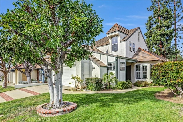 view of front of house featuring a garage and a front yard